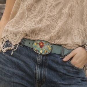VTG Bohemian Western Embroidered Floral 100% Leather Belt in Aqua Blue Green L